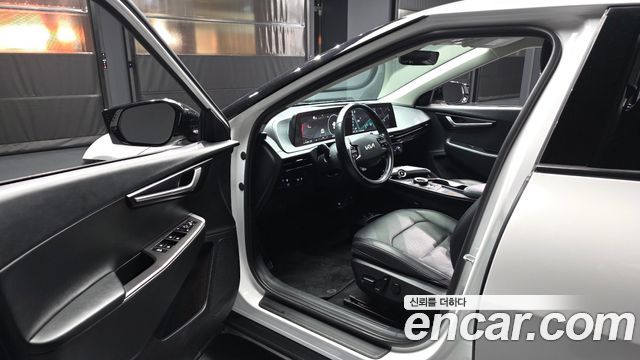 Kia EV6 2023 — photo 10