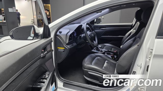 Hyundai AVANTE 2019 — photo 13