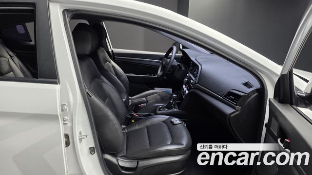 Hyundai AVANTE 2019 — photo 18
