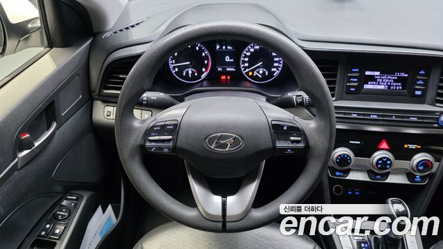 Hyundai AVANTE 2019 — photo 19