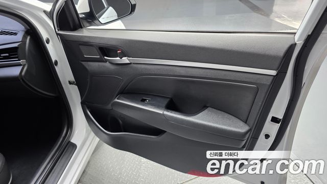 Hyundai AVANTE 2019 — photo 14