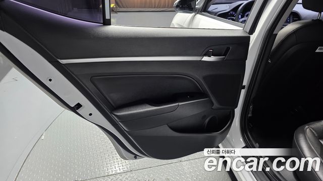 Hyundai AVANTE 2019 — photo 15