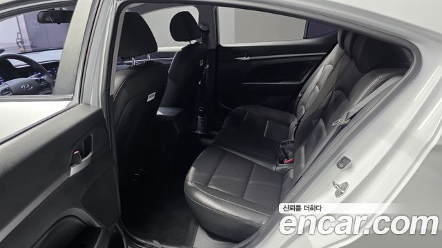 Hyundai AVANTE 2019 — photo 16