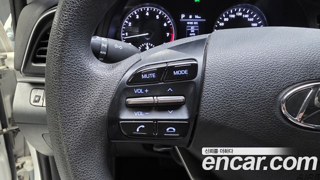 Hyundai AVANTE 2019 — photo 28