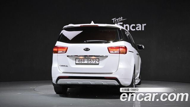 Kia Canival 2017 — photo 4