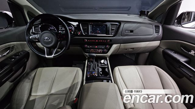 Kia Canival 2017 — photo 10