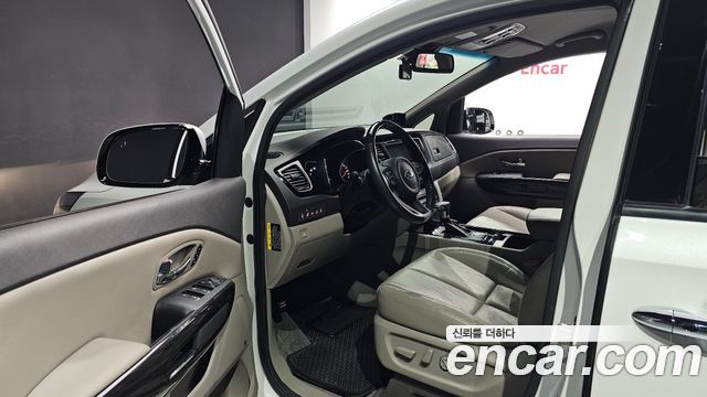 Kia Canival 2017 — photo 13
