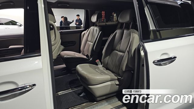 Kia Canival 2017 — photo 17