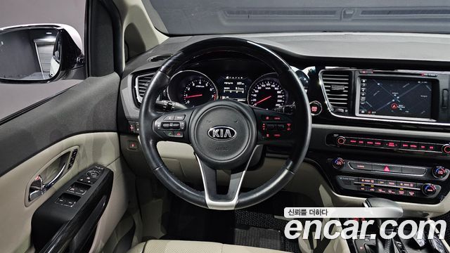 Kia Canival 2017 — photo 18