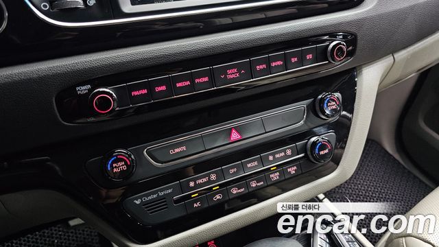 Kia Canival 2017 — photo 21