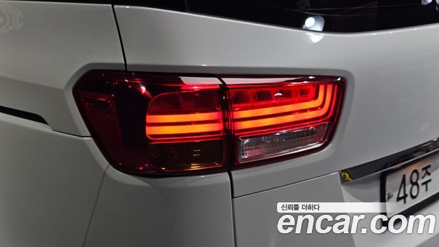 Kia Canival 2017 — photo 9
