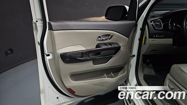 Kia Canival 2017 — photo 14