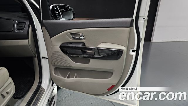 Kia Canival 2017 — photo 15
