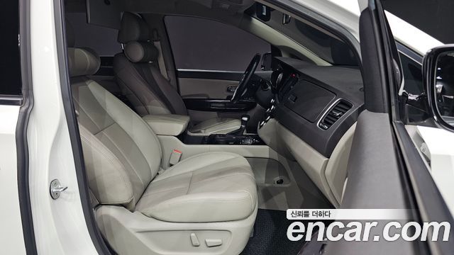 Kia Canival 2017 — photo 16
