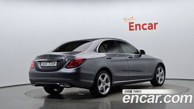 Mercedes-Benz C-Class 2018 — photo 2