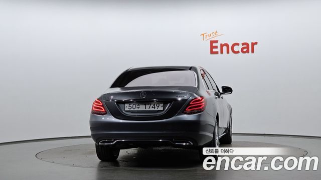 Mercedes-Benz C-Class 2018 — photo 4
