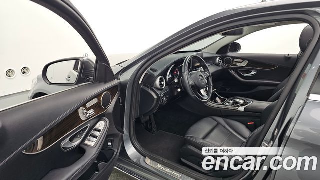 Mercedes-Benz C-Class 2018 — photo 13