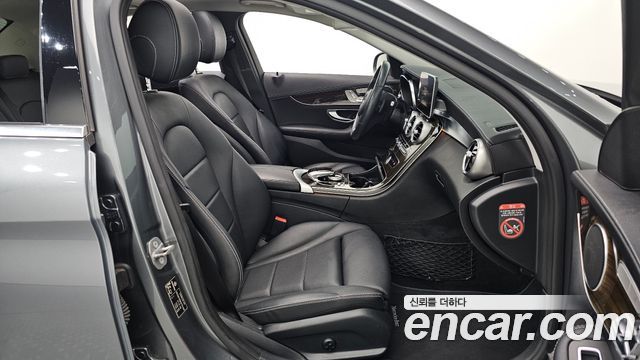 Mercedes-Benz C-Class 2018 — photo 17