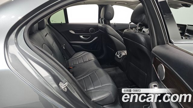 Mercedes-Benz C-Class 2018 — photo 18
