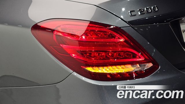 Mercedes-Benz C-Class 2018 — photo 9