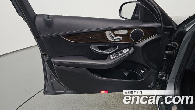 Mercedes-Benz C-Class 2018 — photo 14