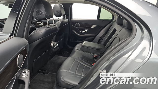 Mercedes-Benz C-Class 2018 — photo 16