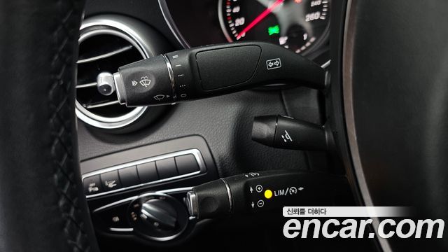 Mercedes-Benz C-Class 2018 — photo 27