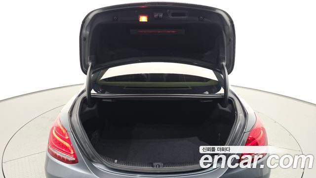 Mercedes-Benz C-Class 2018 — photo 31