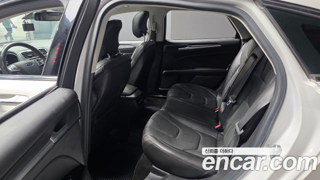 Ford Fusion 2015 — photo 11