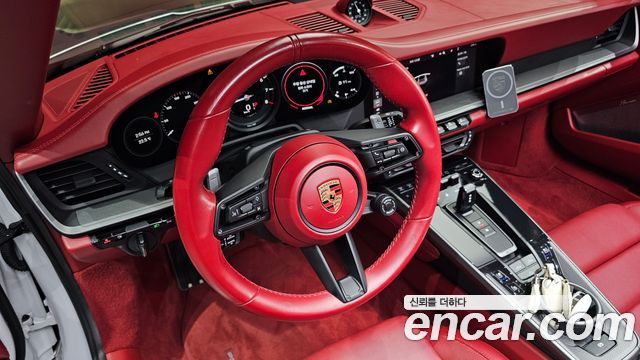 Porsche 911 2020 — photo 18