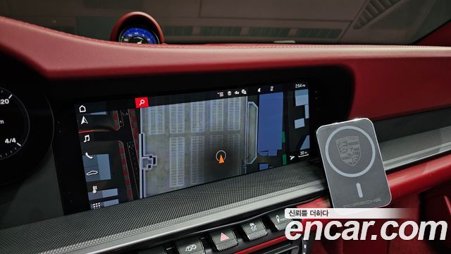 Porsche 911 2020 — photo 19