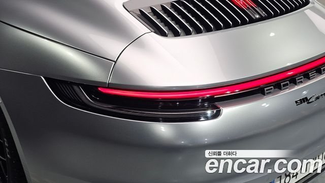 Porsche 911 2020 — photo 9