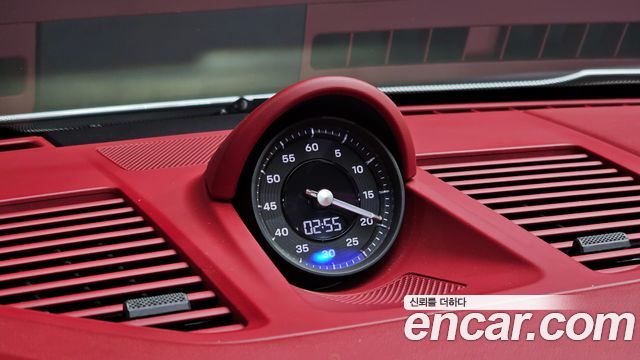 Porsche 911 2020 — photo 30
