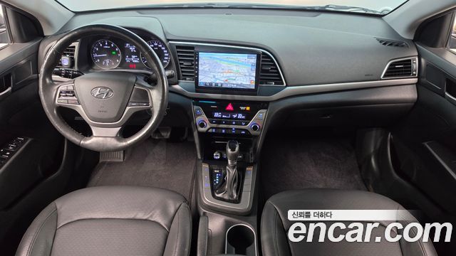 Hyundai AVANTE 2017 — photo 10