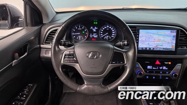 Hyundai AVANTE 2017 — photo 19