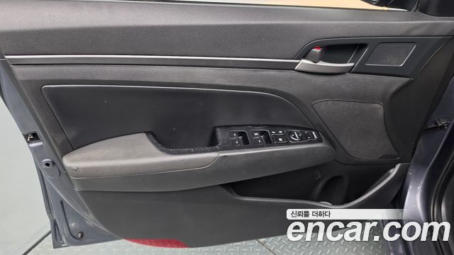 Hyundai AVANTE 2017 — photo 14