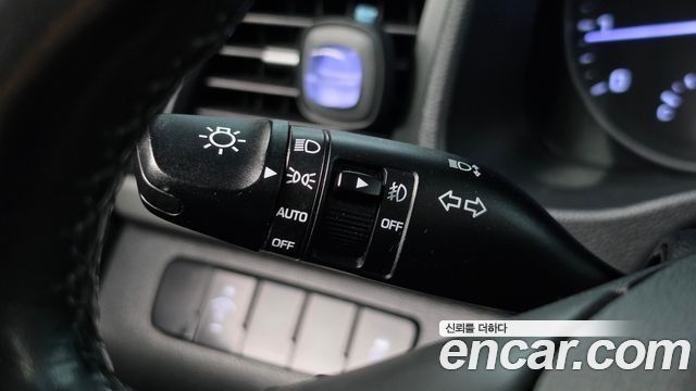 Hyundai AVANTE 2017 — photo 28