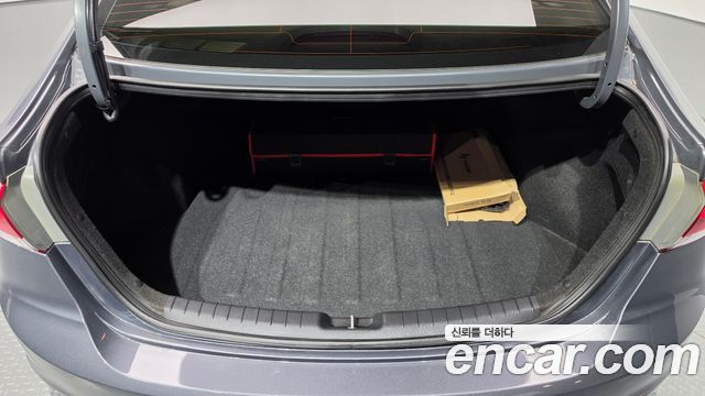 Hyundai AVANTE 2017 — photo 30