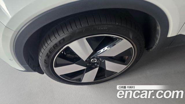 Volvo C40 2023 — photo 4