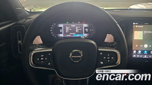 Volvo C40 2023 — photo 8