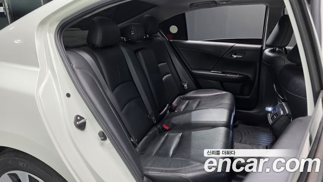 Honda Accord 2017 — photo 17