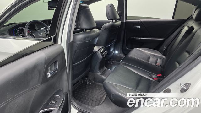 Honda Accord 2017 — photo 18