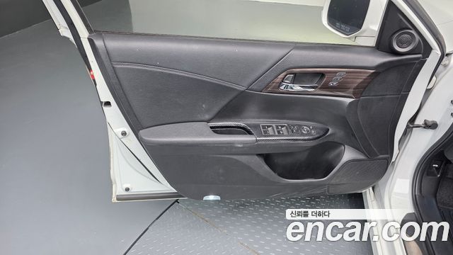 Honda Accord 2017 — photo 14
