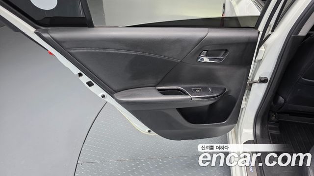 Honda Accord 2017 — photo 15