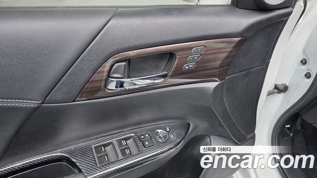 Honda Accord 2017 — photo 28