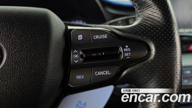 Hyundai Veloster 2019 — photo 16