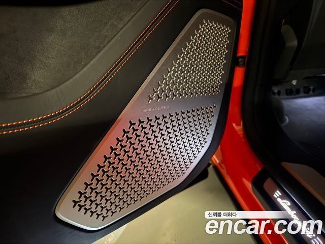 Lamborghini Urus 2025 — photo 12
