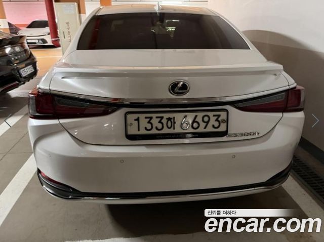 Lexus ES 2023 — photo 2