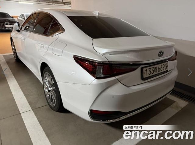 Lexus ES 2023 — photo 3