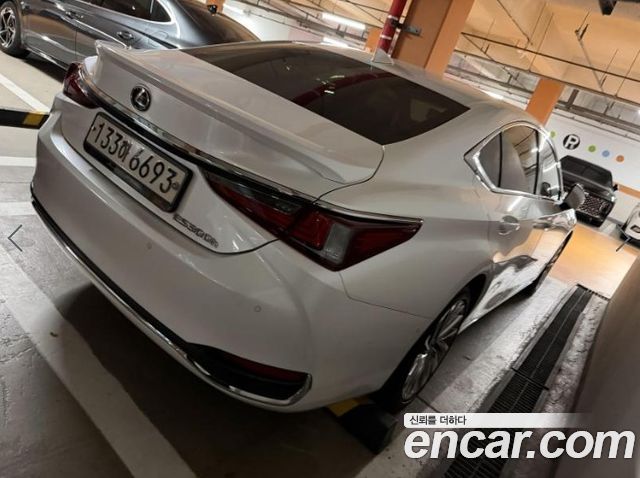 Lexus ES 2023 — photo 4